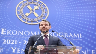 Bakan Albayrak: ”Yılın tamamında büyümenin pozitif olmasını ve yüzde 0,3 oranında gerçekleşmesini öngörüyoruz.”