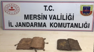 Mersin’de tarihi eser niteliği taşıdığı değerlendirilen 2 kitap ele geçirildi