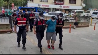 Kuşadası açıklarında lastik botta FETÖ üyeliğinden aranan 2 kişi yakalandı