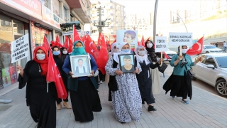 Şırnak’ta terör mağduru aileler HDP İl Başkanlığı önünde eylem yaptı