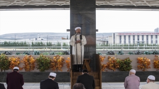 Diyanet İşleri Başkanı Erbaş, başkentte cuma namazı kıldırdı