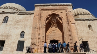 Ulaştırma ve Altyapı Bakanı Karaismailoğlu, Mardin’deki tarihi mekanları ziyaret etti