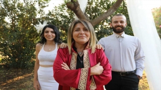 Mersin’de nikah memuru anne, mesleğine kızının nikahını kıyarak veda etti