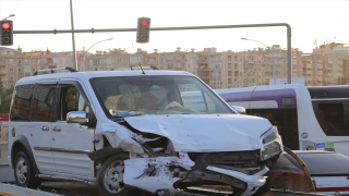 Şanlıurfa’da zincirleme trafik kazasında bir asker hafif yaralandı