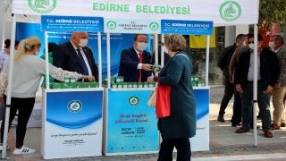 Edirne’de vatandaşlara 10 bin kandil simidi dağıtıldı