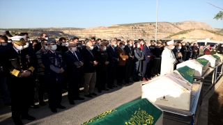 İzmir’deki depremde hayatını kaybedenler son yolculuklarına uğurlanıyor