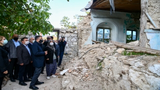 Bakan Pakdemirli, depremden etkilenen Karaburun’da incelemelerde bulundu