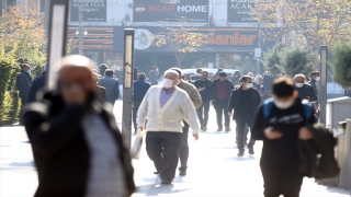 Konya’da vatandaşlar, Kovid19 önlemleri kapsamında uygulanan sigara içme yasağına uyuyor