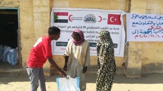 Türk Kızılay ve Ataa Derneğinden Sudan’daki sel mağdurlarına gıda yardımı