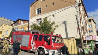 Pendik’te binanın dördüncü katındaki yangında mahsur kalan 6 kişi kurtarıldı