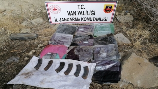 Van’da terör operasyonunda keçeye emdirilmiş sıvı halde 30 kilogram eroin ele geçirildi