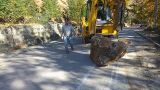 Antalya’da heyelandan kapanan yol ulaşıma açıldı