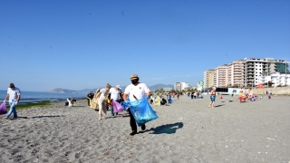 Alanya’da yerleşik yabancılar çevre temizliği için bir araya geldi