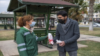 Mersin’de temizlik işçisi bulduğu cüzdanı sahibine ulaştırdı