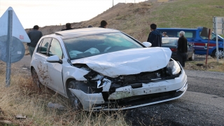 Adıyaman’da iki otomobil çarpıştı: 5 yaralı