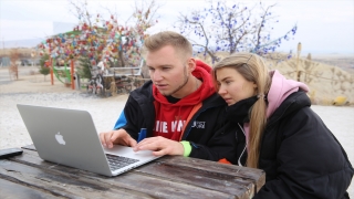 Kapadokya’da Rus turistler, AA’nın ”Yılın Fotoğrafları” oylamasına katıldı