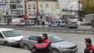 Küçükçekmece’de iki aile arasındaki silahlı kavgada 3 kişi yaralandı