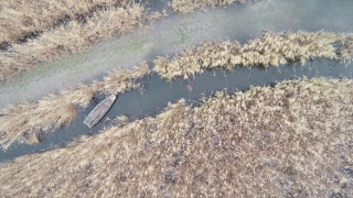 Edirne’de av yasağı olan gölde ”drone” ile tespit edilen kayıklara el konuldu