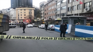 Şişli’de Polis merkezi çıkışında yaşanan silahlı kavgada biri ağır 3 kişi yaralandı