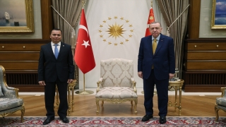 El Salvador’un Ankara Büyükelçisi Gomez, Cumhurbaşkanı Erdoğan’a güven mektubu sundu