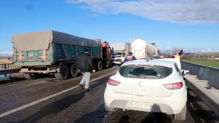 Kırklareli’nde zincirleme trafik kazasında 2 kişi yaralandı