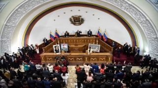 Venezuela’daki parlamento seçimlerinin ardından yeni milletvekilleri göreve başladı