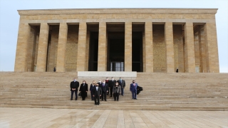 KKTC Dışişleri Bakanı Ertuğruloğlu, Anıtkabir’i ziyaret etti