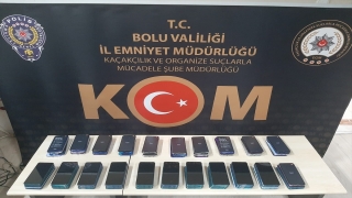 Bolu’da bir otomobilde gümrük kaçağı 105 cep telefonu ele geçirildi