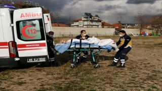 Manisa’da ayakları kamyonun altında kalan 76 yaşındaki kişi yaralandı