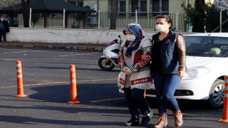 Şanlıurfa’da saklandığı evdeki gizli bölmede yakalanan FETÖ firarisi kadın adliyeye sevk edildi