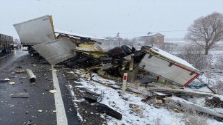 Çorum’da 3 aracın karıştığı trafik kazasında 1 kişi öldü, 2 kişi yaralandı