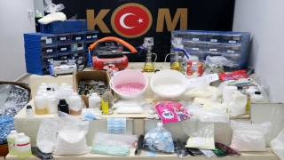 İzmir’de kaçak vücut geliştirme ilacı üretenlere yönelik operasyonda 4 tutuklama