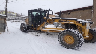 Amasya’da köy yollarında zorlu yol açma mesaisi