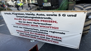 Berlin’de çiftçilerden hükümete traktörlü protesto