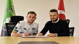 Denizlispor, 3 oyuncu ile profesyonel sözleşme imzaladı