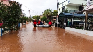 İzmir’de şiddetli yağışın yol açtığı zarar büyüyor