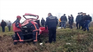 Sakarya’da takla atan otomobildeki biri bebek 4 kişi yaralandı