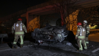 Pendik’te bariyerlere çarparak takla atan otomobildeki 5 kişi yaralandı