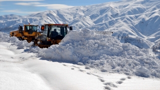 Muş’ta kar nedeniyle kapanan yol 6 günde açılabildi