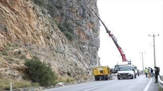 Antalya-Mersin kara yolunda kontrollü patlama gerçekleştirildi