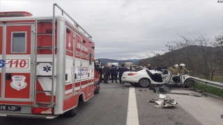 İzmir’de kamyona arkadan çarpan otomobilin sürücüsü öldü