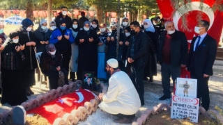 Diyarbakır annelerinden, Şehit Astsubay Çavuş Semih Özbey’in ailesine taziye ziyareti