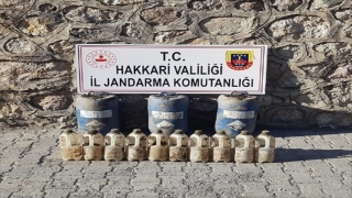 Hakkari’de 100 litre asit anhidrit ele geçirildi