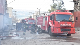 Kahramanmaraş’ta tekstil fabrikasının deposunda yangın çıktı