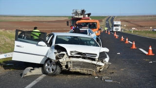 Şanlıurfa’da otomobil şarampole devrildi: 1 ölü, 3 yaralı