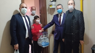 Tekirdağ’da yaşayan 10 yaşındaki Yağız, Bakan Ziya Selçuk’tan istediği muhabbet kuşuna kavuştu