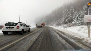 Bolu Dağı’nda kar yağışı etkili oluyor