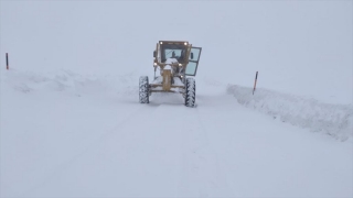 Kars’ta kar ve tipi ulaşımı aksattı