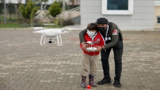 Mersinli çocuklar ilk kez drone uçurmanın heyecanını yaşadı