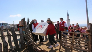 Türk Kızılaydan Kuzey Makedonya’daki ihtiyaç sahiplerine tekerlekli sandalye, işitme cihazı ve hijyen paketi